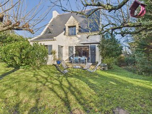Outdoor dining - By the Gulf, house for 8 with garden (Arzon)