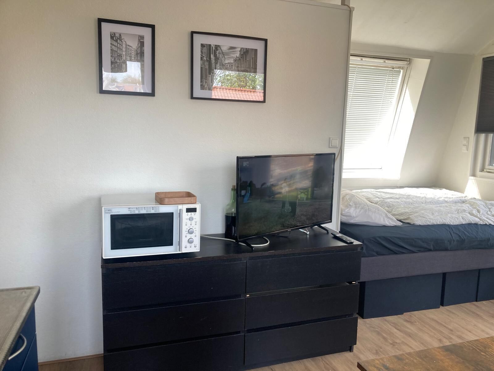 Skrivebord, strykejern/-brett, wi-fi (inkludert) og sengetøy