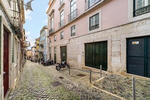 Exterior - Prime Location Apt in Lisbon’s Historic Centre (Lisbon)