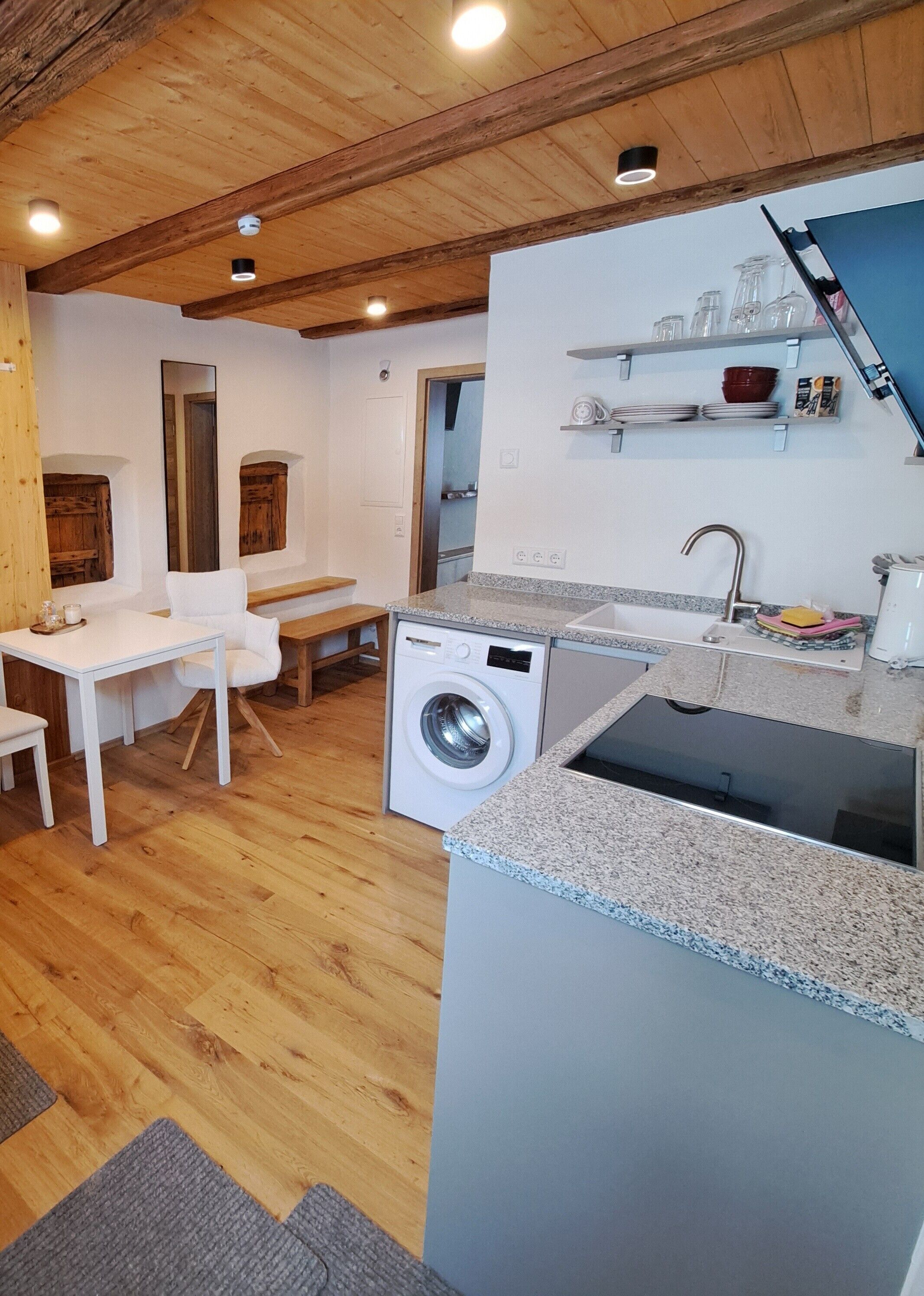 Frigorífico, horno, placa de cocina y lavavajillas