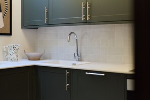 Apartment | Interior - Three-Bedroom Flat on Porchester Square (London)