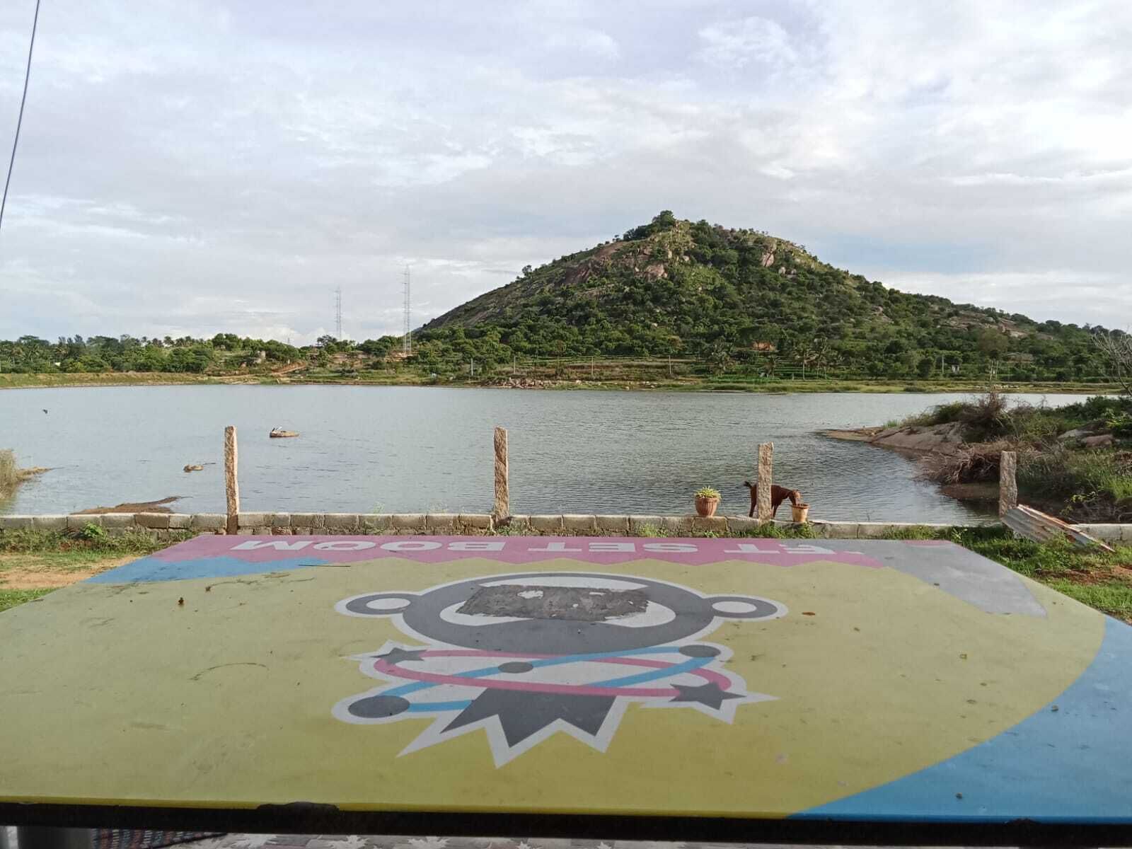 Dobbelt- eller tomannsrom, balkong, delvis utsikt mot innsjø | Diverse