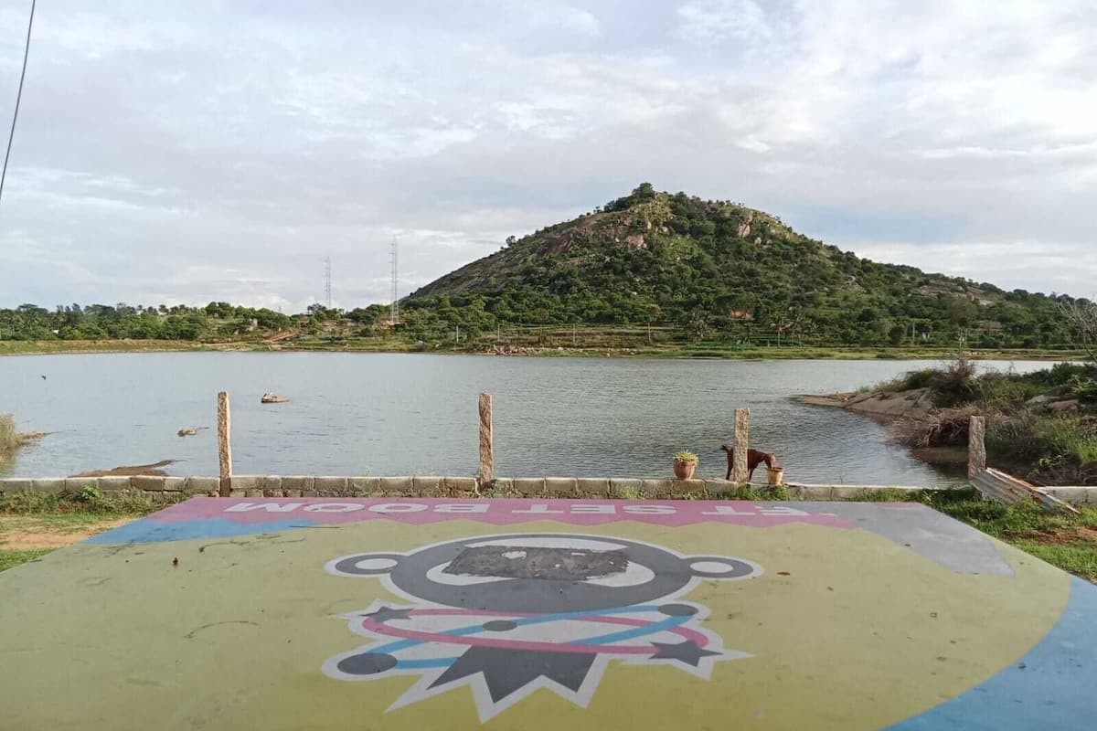 Dobbelt- eller tomannsrom, balkong, delvis utsikt mot innsjø | Diverse