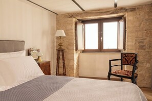 1 bedroom, in-room safe, travel cot, free WiFi - Palazzo Rizzi Templars' Residence - Bishop's Suite (Bitetto)