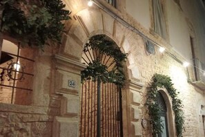 Exterior detail - Palazzo Rizzi Templars' Residence - Bishop's Suite (Bitetto)
