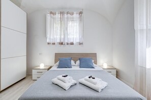 1 slaapkamer, een strijkplank/strijkijzer, gratis wifi, beddengoed