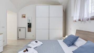 BĂŒgeleisen/BĂŒgelbrett, kostenloses WLAN, BettwĂ€sche