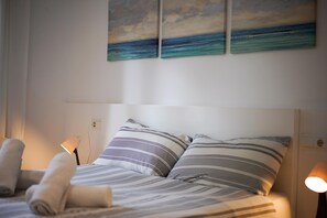 1 bedroom, iron/ironing board, bed sheets - Nice apartment for two people in Cala Sant Vicenç (Cala Sant Vicenç)