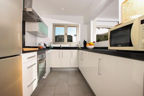 Fridge, microwave, oven, dishwasher - Nice apartment for two people in Cala Sant Vicenç (Cala Sant Vicenç)