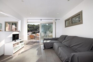 TV - Nice apartment for two people in Cala Sant Vicenç (Cala Sant Vicenç)