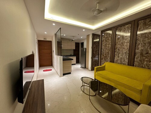 1BR Service Apartment C-1101 BKC By Florastays