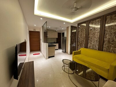 1BR Service Apartment C-1101 BKC By Florastays