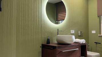 Doccia, asciugacapelli, bidet, asciugamani