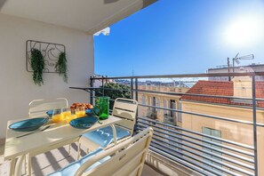 Outdoor dining - Apartment in Cannes with 2 bedrooms sleeps 4 (Cannes)