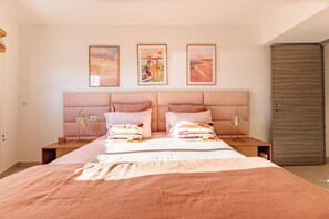 2 bedrooms, iron/ironing board, travel cot, free WiFi - Apartment in Cannes with 2 bedrooms sleeps 4 (Cannes)