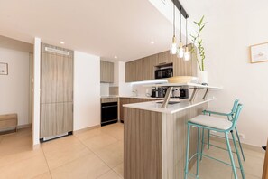 Fridge, microwave, oven, stovetop - Apartment in Cannes with 2 bedrooms sleeps 4 (Cannes)