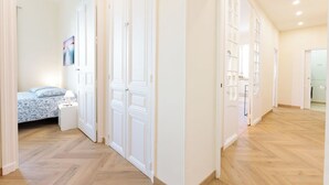 A bedroom with a bed, a nightstand, and a painting on the wall. - Apartment in Cannes with 4 bedrooms sleeps 8 (Cannes)