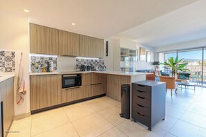 Fridge, microwave, oven, stovetop - Apartment in Cannes with 1 bedrooms sleeps 4 (Cannes)