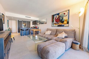 TV - Apartment in Cannes with 2 bedrooms sleeps 4 (Cannes)