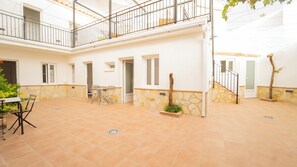 Outdoor dining - Boho Granada By Eme Hoteles (La Zubia)