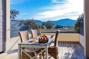 Outdoor dining - Charming T2 apartment in swimming pool residence, 2 steps from the port (Porto-Vecchio)