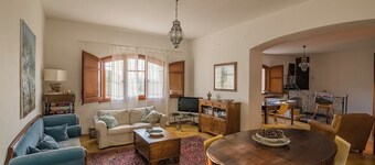 5 minutes to the beach! Family-friendly villa with cool patio & sunny terrace