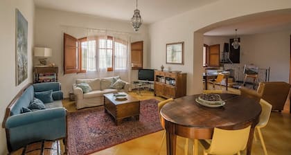 5 minutes to the beach! Family-friendly villa with cool patio & sunny terrace