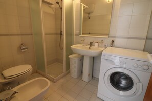 House, 2 Bedrooms, Smoking, Balcony | Bathroom - Casa Olimpia in Otranto (Otranto)