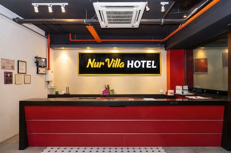 Reception. Capital O 91277 Nur Villa Hotel