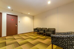 Siddeområde i lobbyen