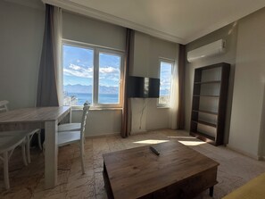 Comfort Apartment, 1 Bedroom, Kitchen, Sea View | Living area | 80-cm TV with satellite channels - Dagtekin Apartments (Antalya)