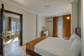 Desk, blackout curtains, soundproofing, free WiFi - Dagtekin Apartments (Antalya)
