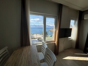 Comfort-Apartment, 1 Schlafzimmer, Küche, Meerblick | Schreibtisch, Verdunkelungsvorhänge, schallisolierte Zimmer