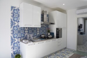 Private kitchen - LaLaura vacation home in Paestum, furnished apartment a few steps from the sea (Campania)