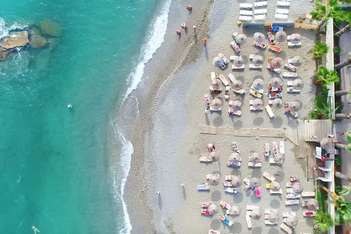 شاطئ خاص، بار على الشاطئ