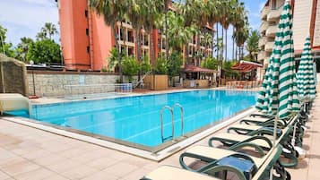 Sesongbasert utendørsbasseng