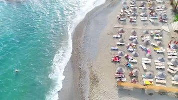 Privat strand og strandbar