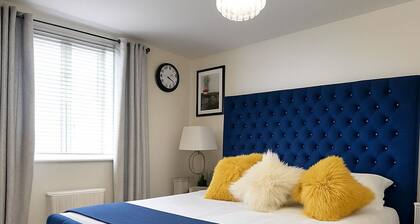 Spacious 4 Bedroom House with Home Office