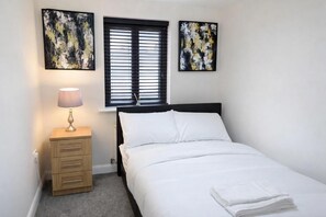 4 dormitorios, tabla de planchar con plancha, wifi y ropa de cama