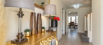 Spacious 4 Bedroom House with Home Office