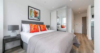 Contemporary Studio in East Grinstead w Gym Access