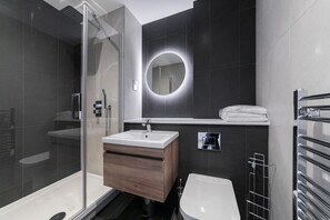 Shower, hair dryer, towels, shampoo