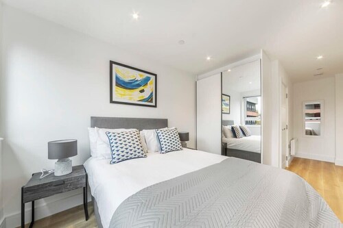 Fantastic Contemporary Studio in East Grinstead