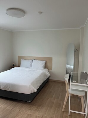 Habitación Deluxe doble | Espacio para trabajar con un portátil y wifi gratis