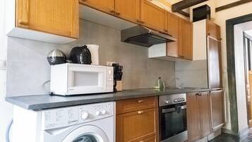 Basic-Apartment | Eigene Küche | Kühlschrank, Mikrowelle, Ofen, Herdplatte