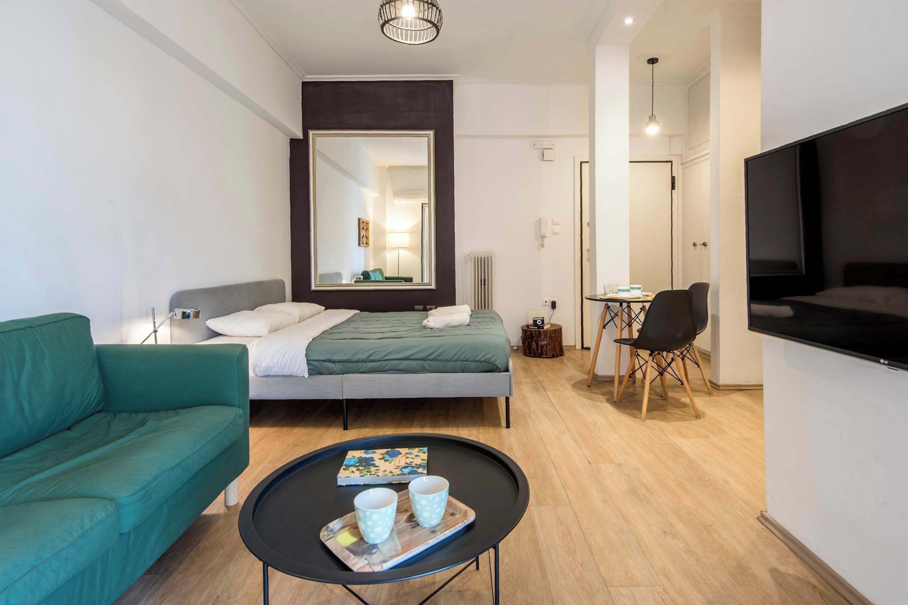 Een strijkplank/strijkijzer, gratis wifi, beddengoed