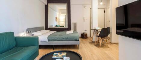 Een strijkplank/strijkijzer, gratis wifi, beddengoed