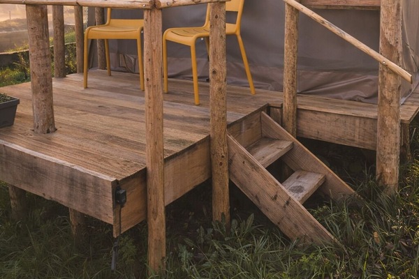 All our safari glamping units offer the same thoughtfully designed interior, combining comfort and simplicity in nature.Each unit is prepared with either a single bed or a king-size bed, and the preferred configuration is confirmed with every guest prior to arrival to ensure a comfortable stay.