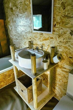 Unclassified image, 4 of 45, button