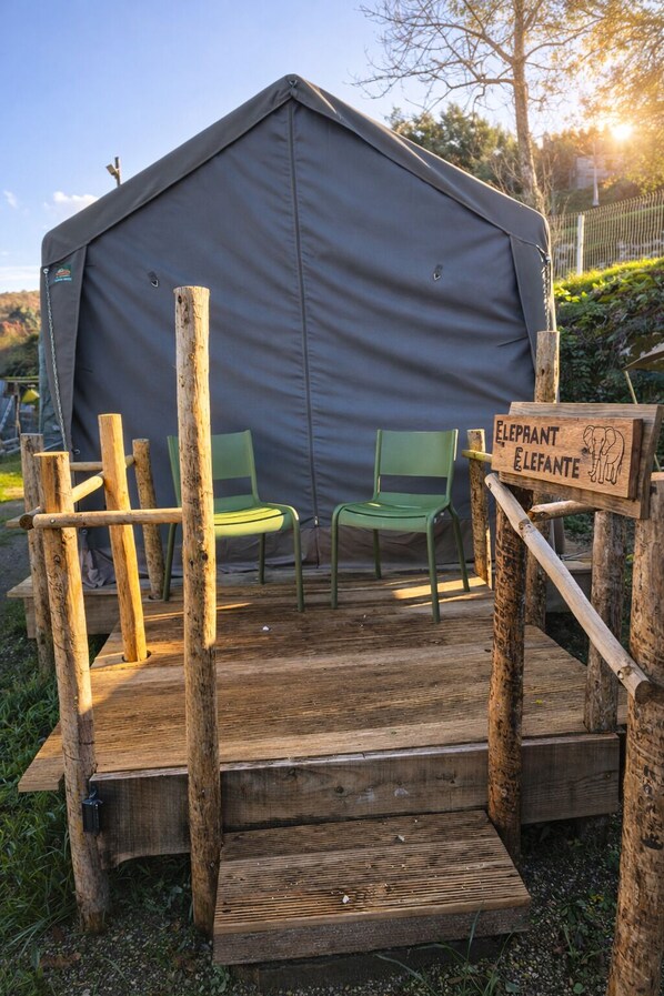 Unclassified image, 1 of 32, button